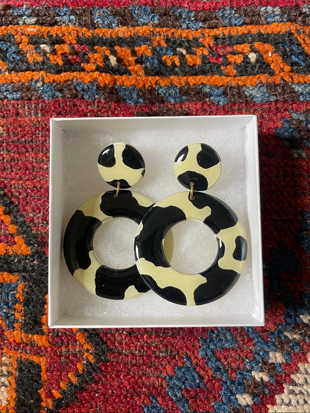 Blush Daisy Earrings